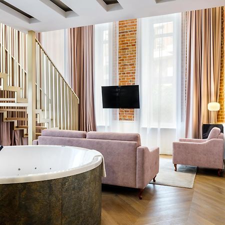 Golden Queen Deluxe Jacuzzi Apartments - Old Town Krakow Luaran gambar