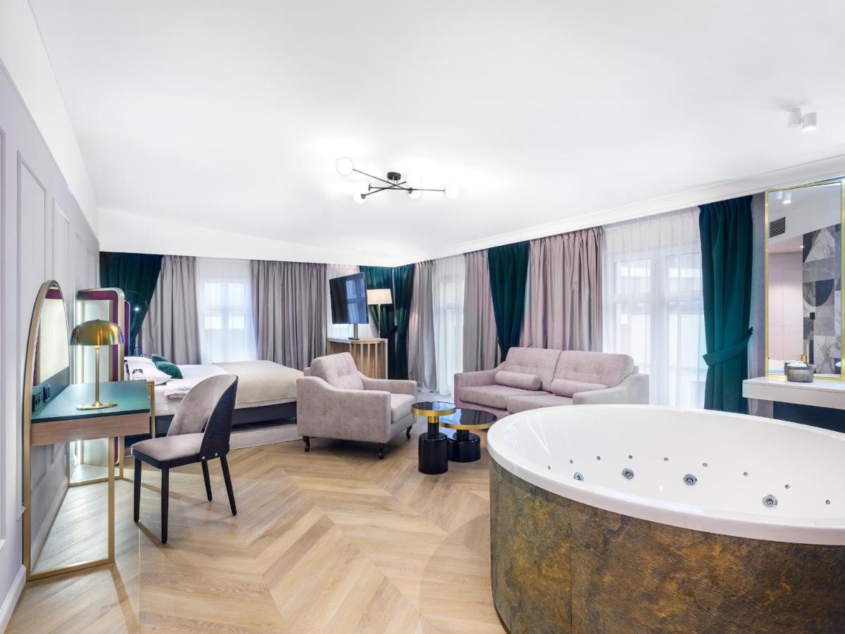 Golden Queen Deluxe Jacuzzi Apartments - Old Town Krakow Luaran gambar