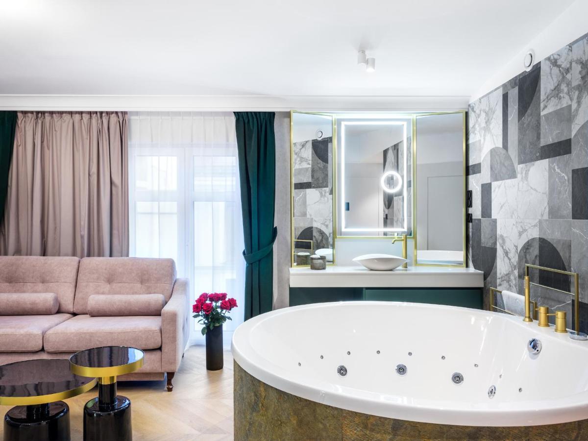 Golden Queen Deluxe Jacuzzi Apartments - Old Town Krakow Luaran gambar