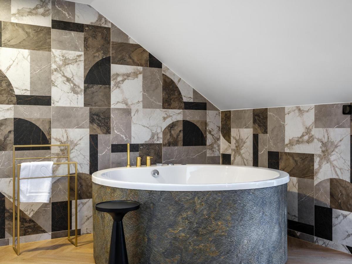 Golden Queen Deluxe Jacuzzi Apartments - Old Town Krakow Luaran gambar