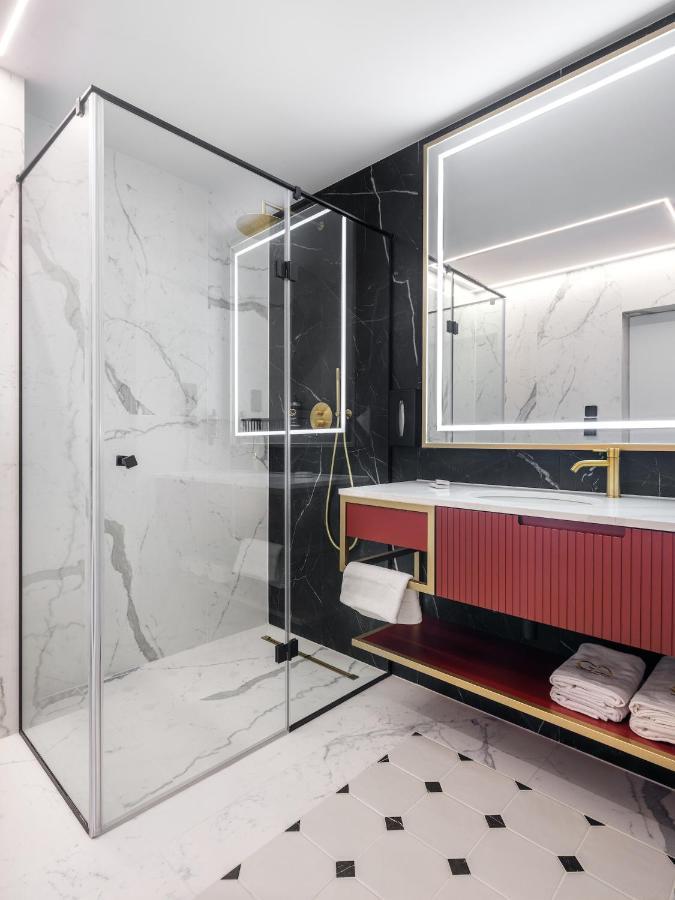 Golden Queen Deluxe Jacuzzi Apartments - Old Town Krakow Luaran gambar