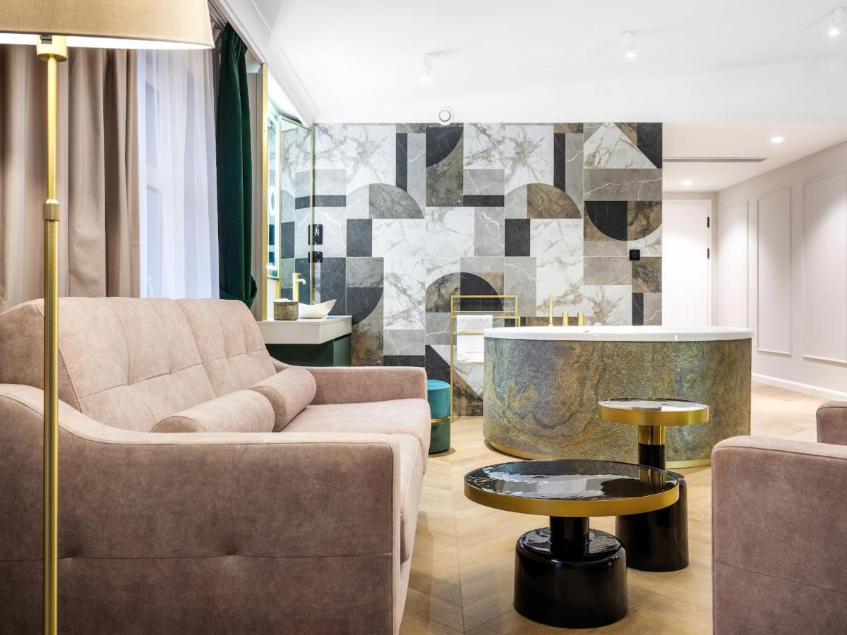 Golden Queen Deluxe Jacuzzi Apartments - Old Town Krakow Luaran gambar