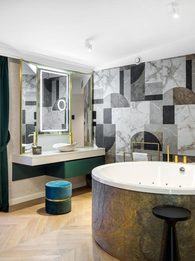 Golden Queen Deluxe Jacuzzi Apartments - Old Town Krakow Luaran gambar
