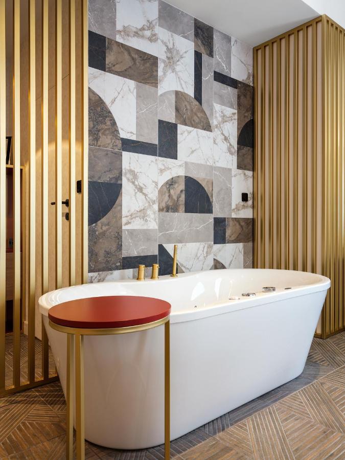 Golden Queen Deluxe Jacuzzi Apartments - Old Town Krakow Luaran gambar