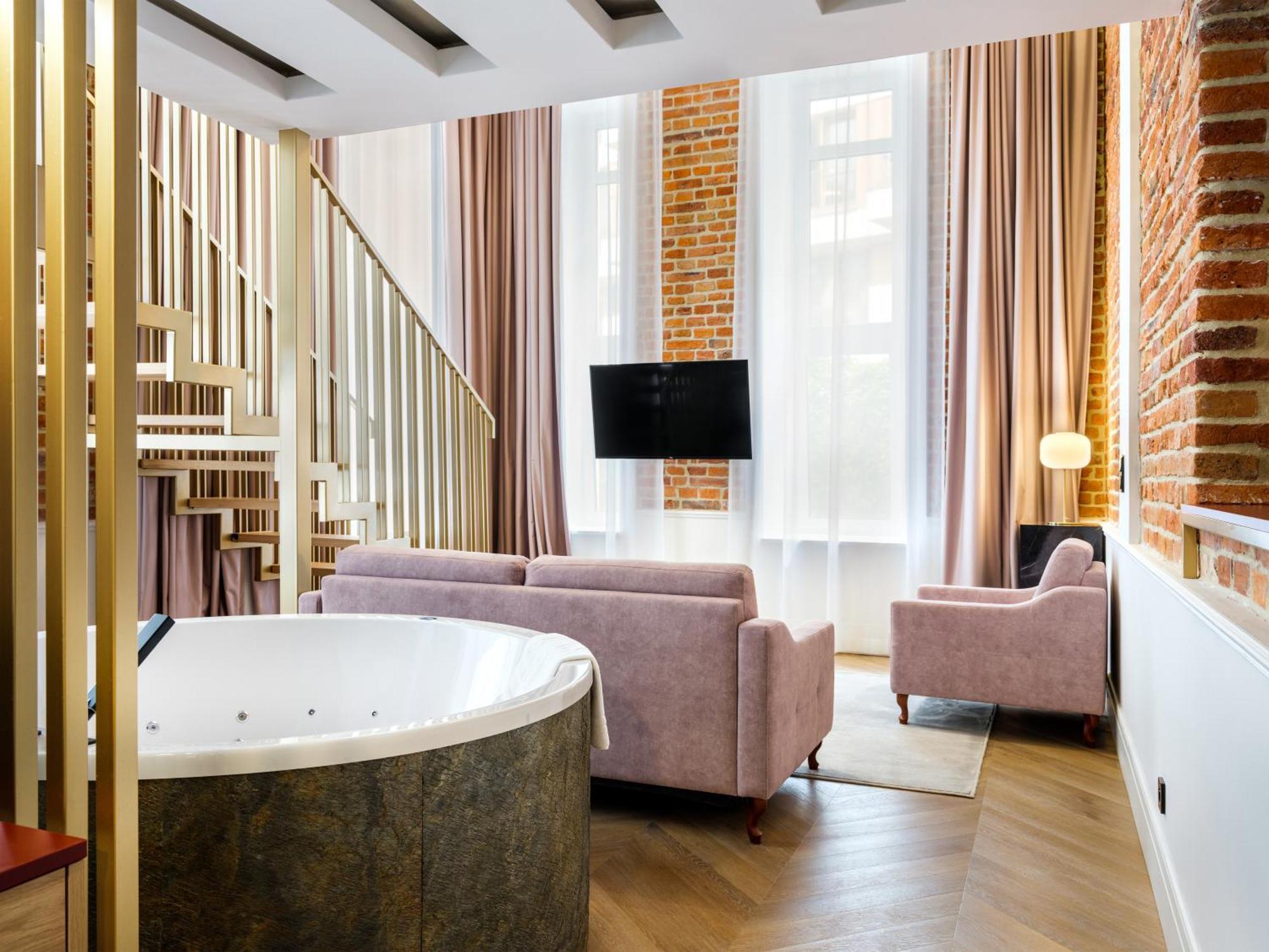 Golden Queen Deluxe Jacuzzi Apartments - Old Town Krakow Luaran gambar